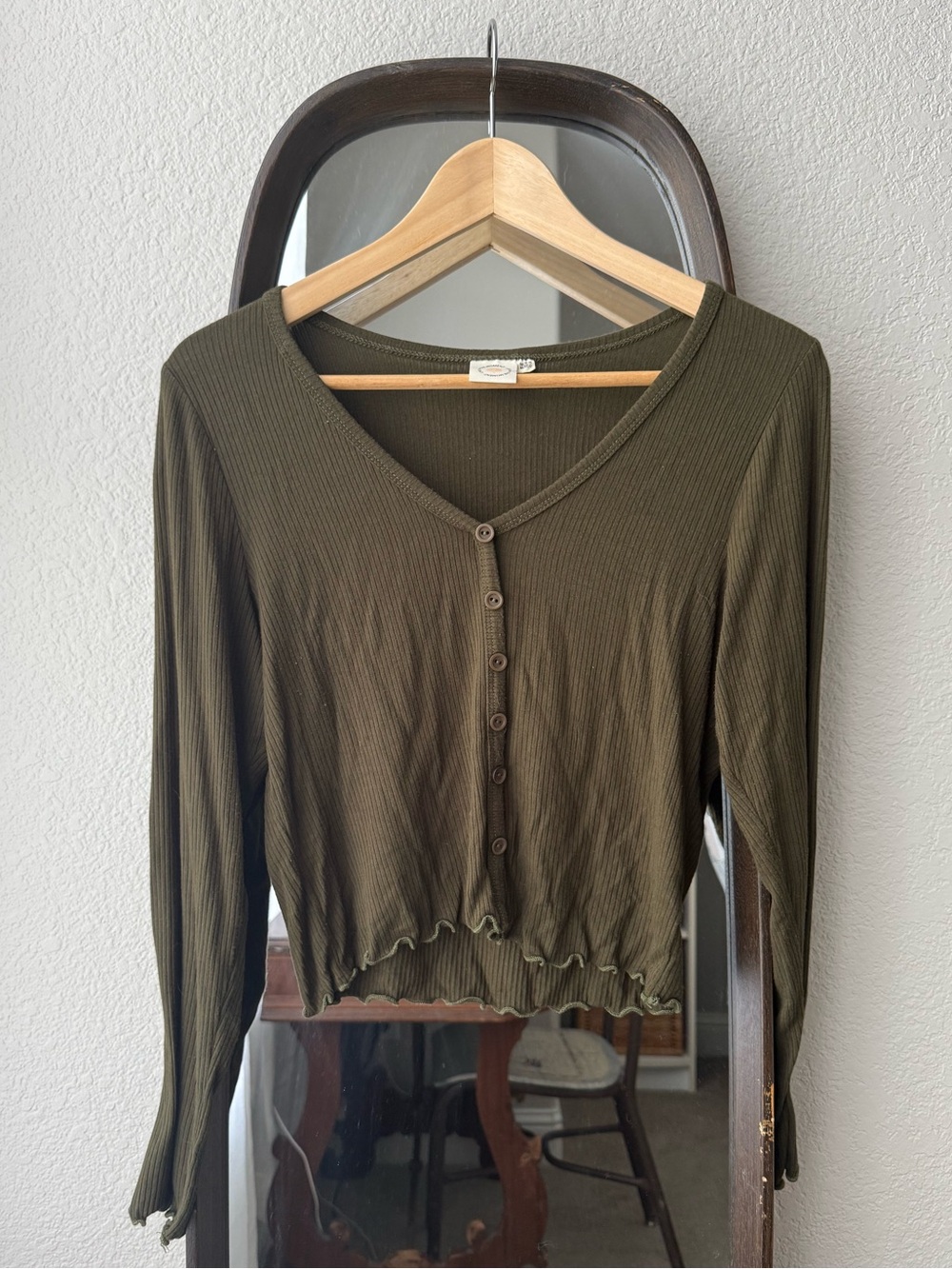 Live in the Moment Olive Green Ribbed V-Neck Button Crop Top Long Sleeve M
